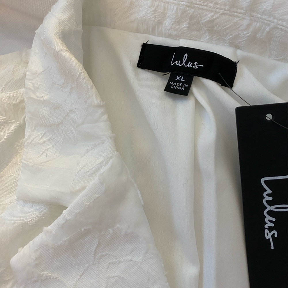 NWT Lulu’s white lace cropped blazer - Picture 4 of 5
